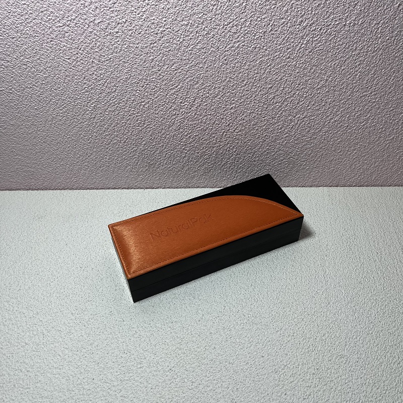 Watch Box Delicate Red with Black Color Leather Paper Hinge Jewelry Gift Packaging Box Wholesales