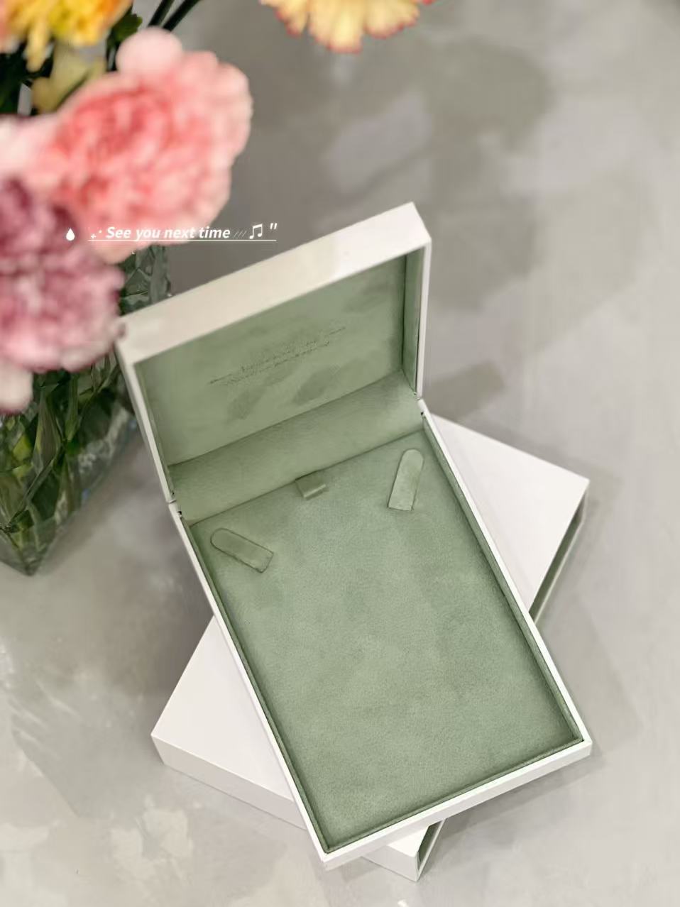 Luxury Custom Logo Paper Jewelry Box Soft Velvet Insert Ring Pendant Packaging Gift Box